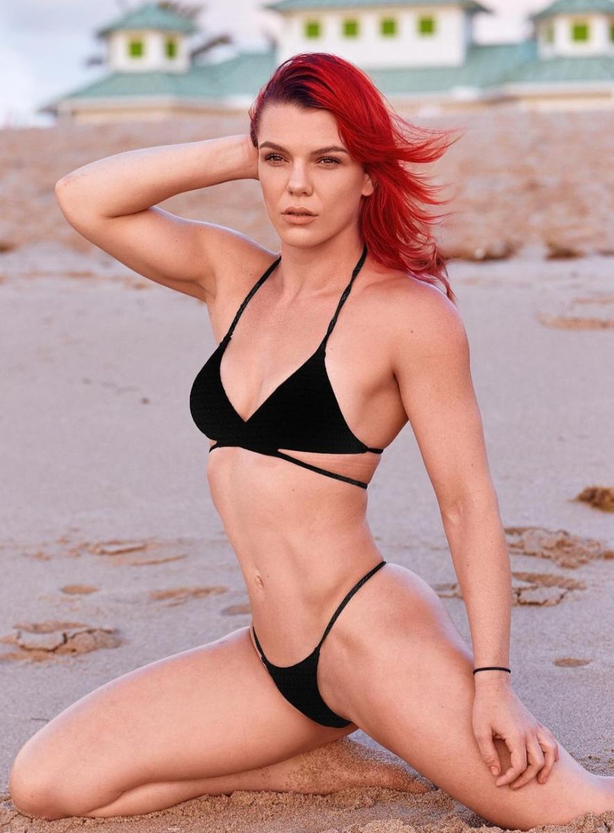 Gillian Robertson hot